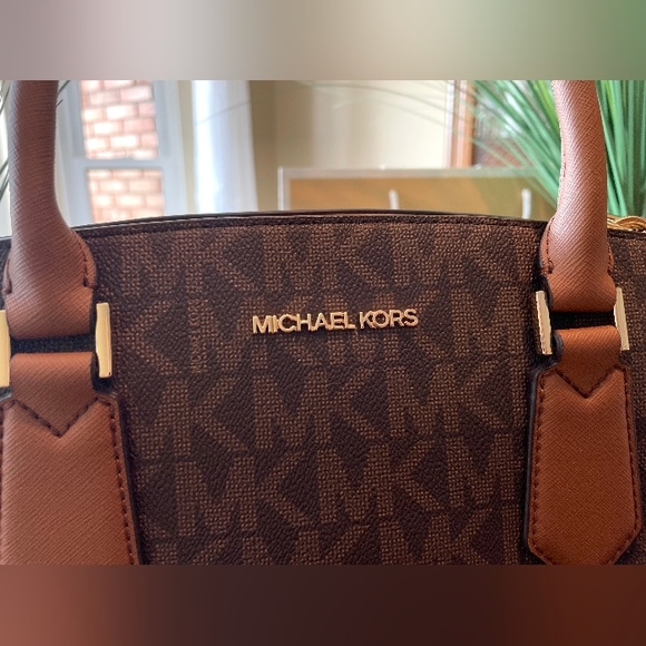 $398 Michael Kors LYNN LG EW SATCHEL Designer Bag MK Handbag NWT - Picture 4 of 12